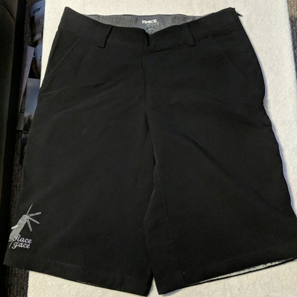 Race Face mountain biking shorts small